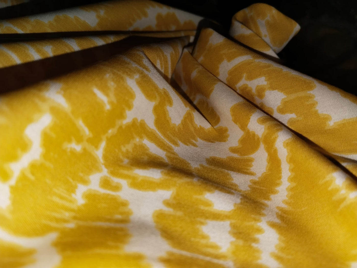 100% Cotton Poplin Print  YELLOW AND WHITE  58" wide[16060]