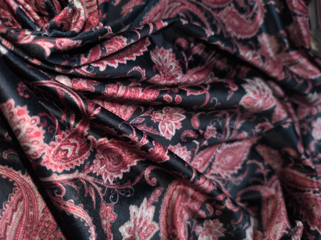 Velvet printed fabric paisley design [16008]