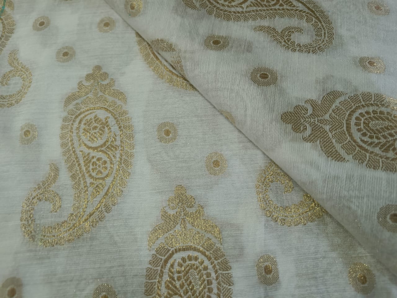 SILK BROCADE FABRIC White &amp; Metallic Gold 44" wide BRO316[3]