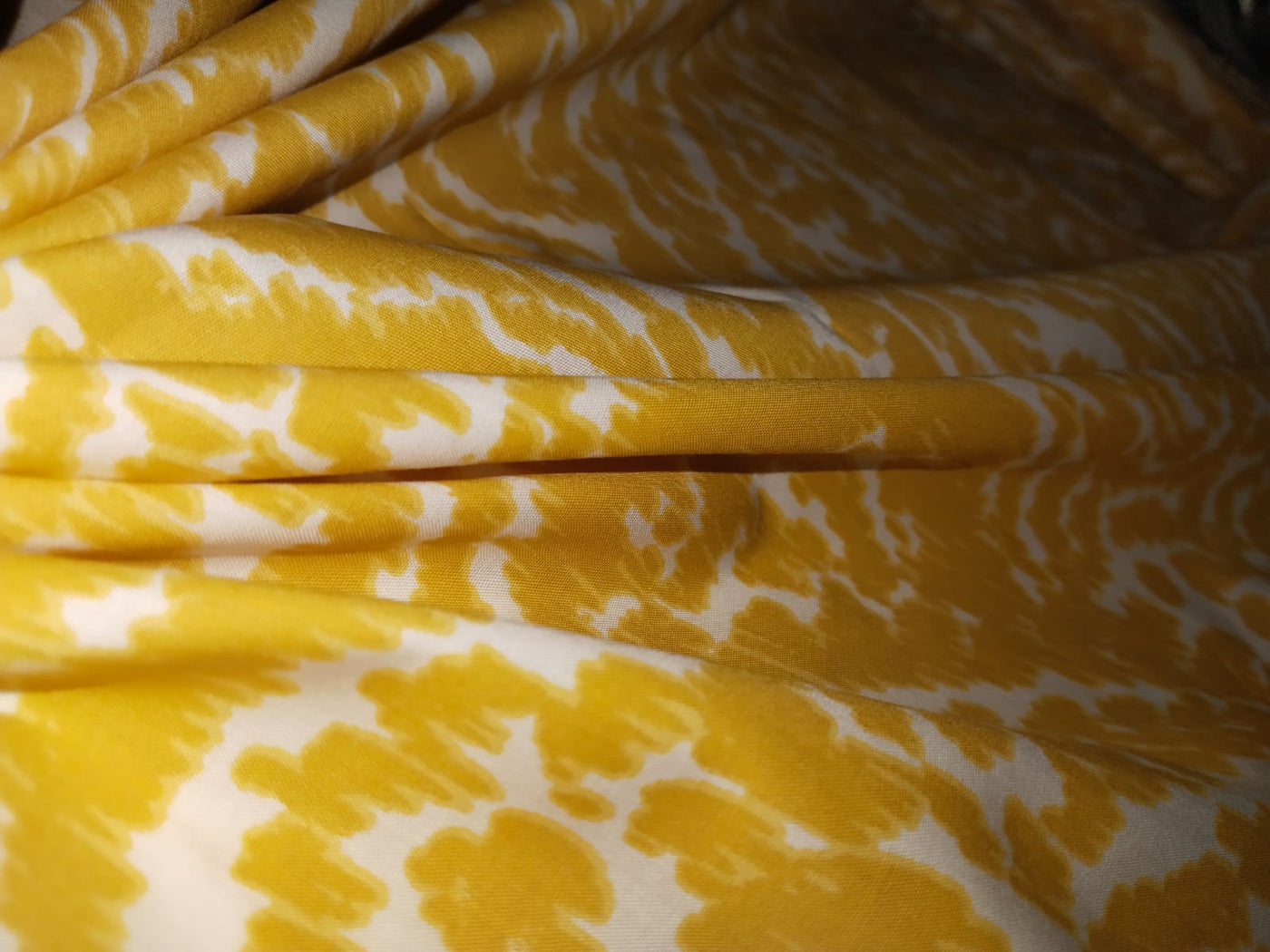 100% Cotton Poplin Print  YELLOW AND WHITE  58" wide[16060]